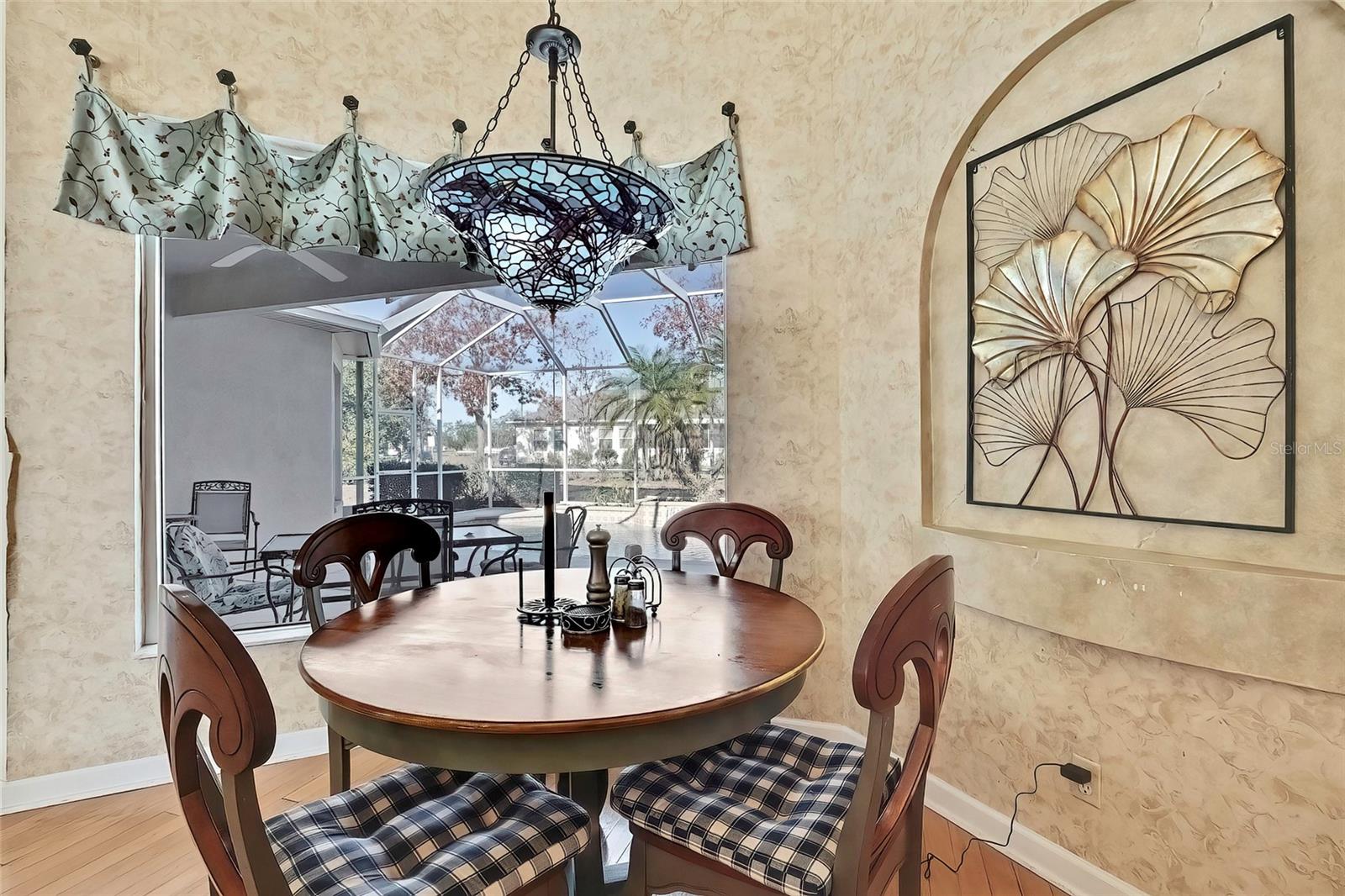 Breakfast nook overlooking the pool