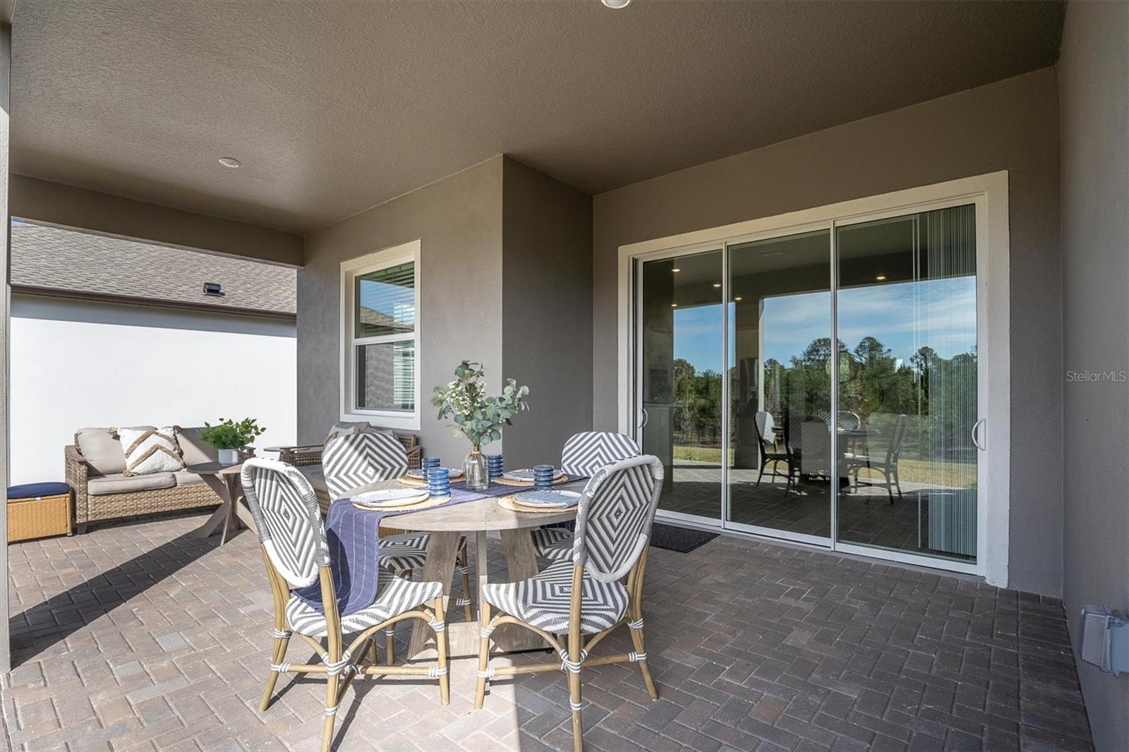 SPACIOUS COVERED LANAI