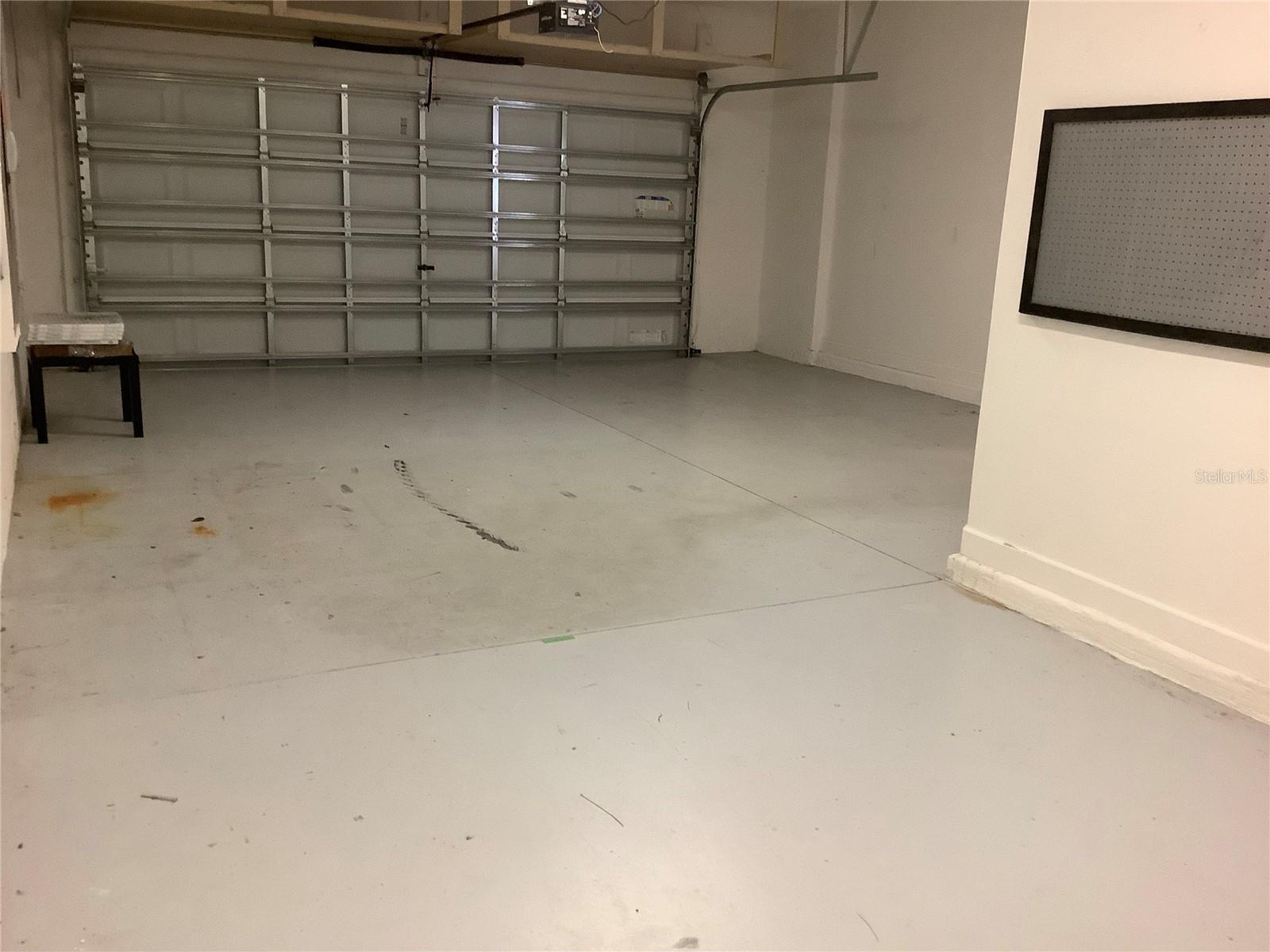3 car garage w tandem spot