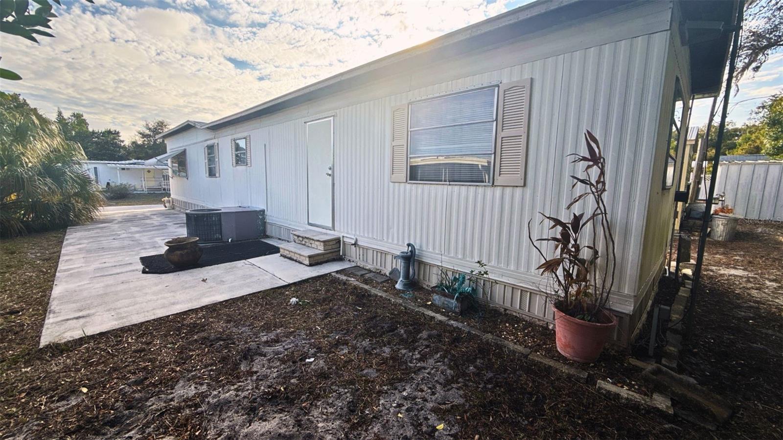 2nd long driveway for cars/golf cart