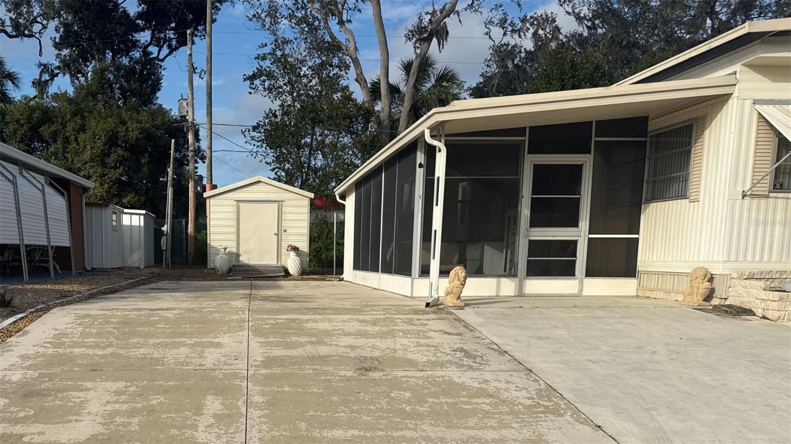 Nice long driveway