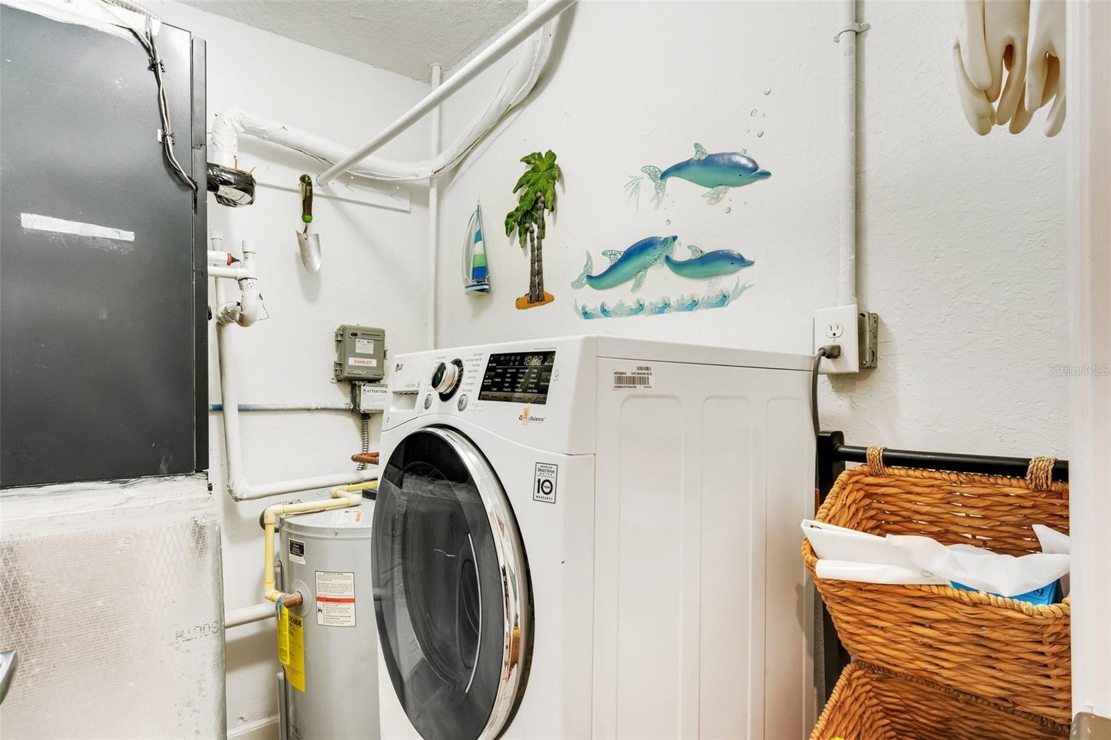 Combination Washer / Dryer in Entryway Utility Closet