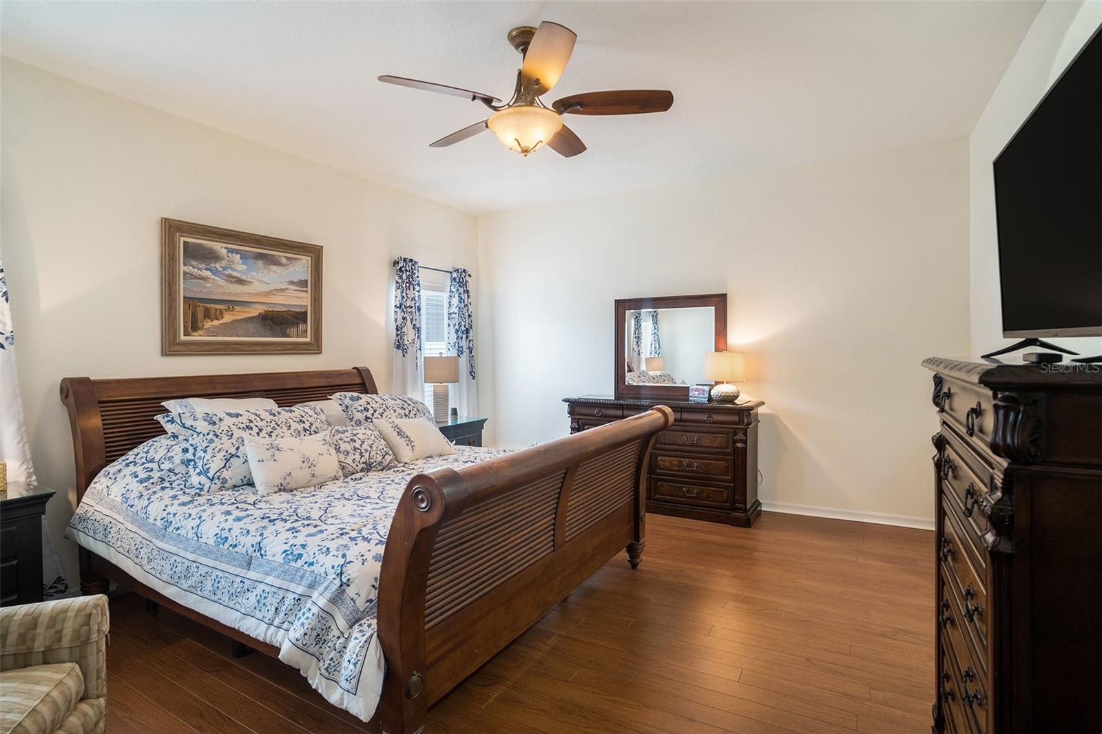 Master bedroom - split floor plan