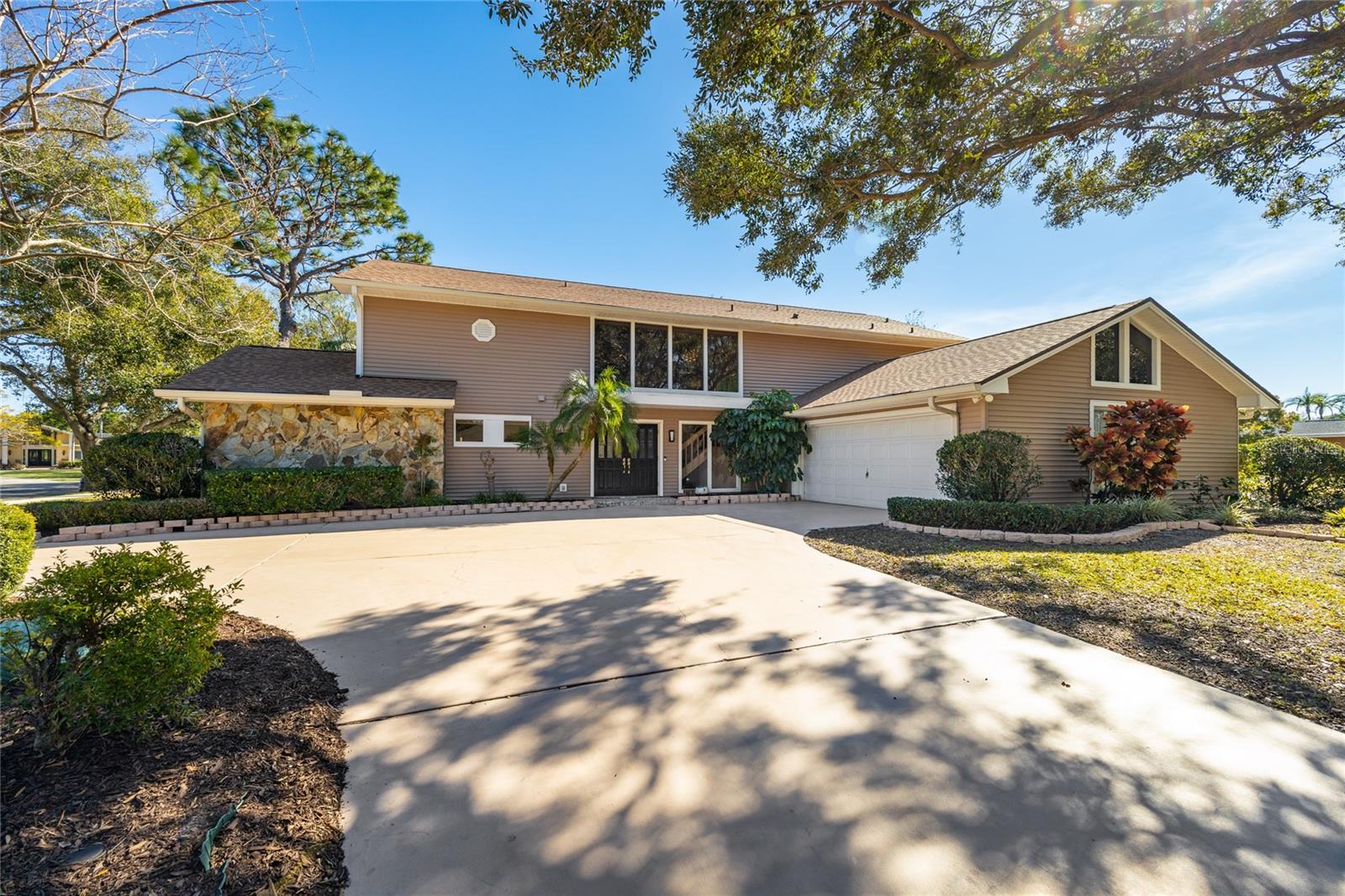 Welcome to this amazing house in Clearwater in the Countryside area!