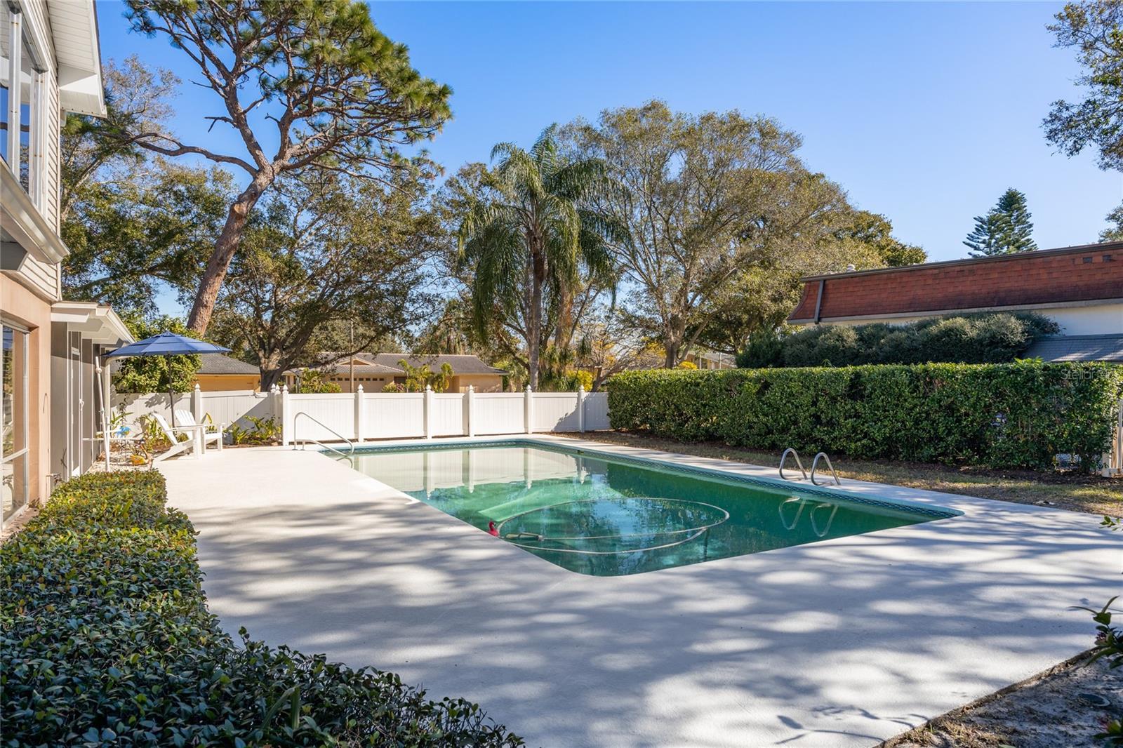 The uncaged pool is surrounded by a spacious deck, perfect for sunbathing!