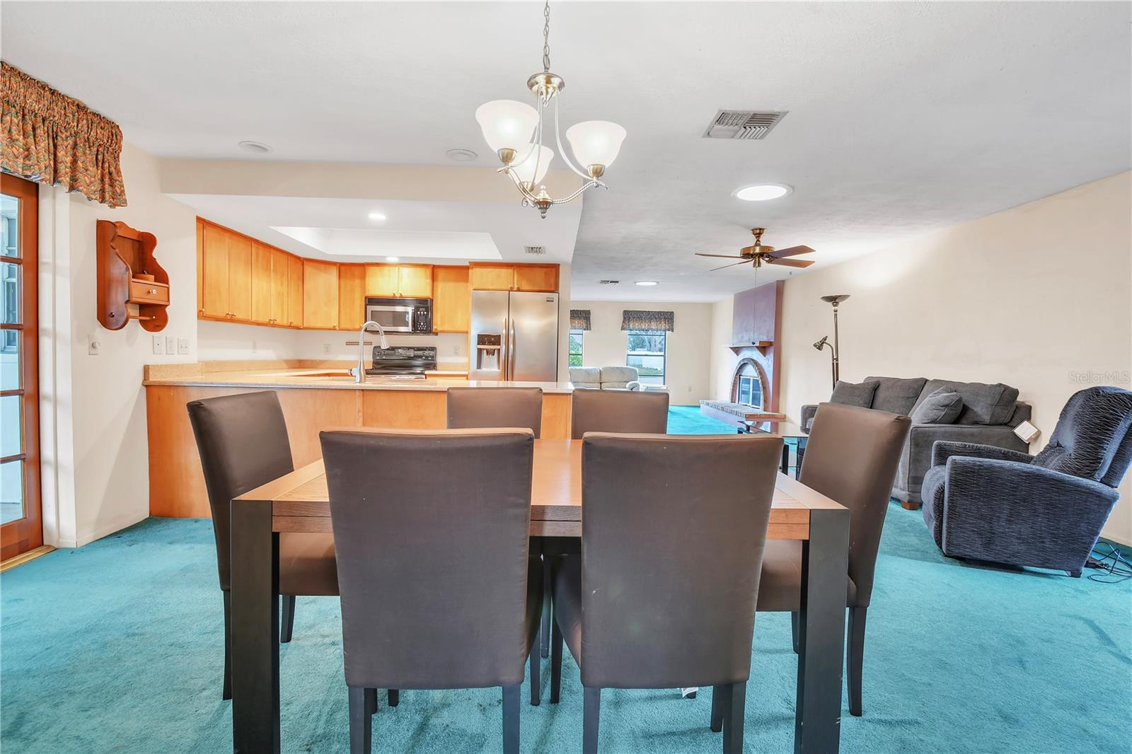 Ample space for  a large dininag table and direct sightliness to living areas