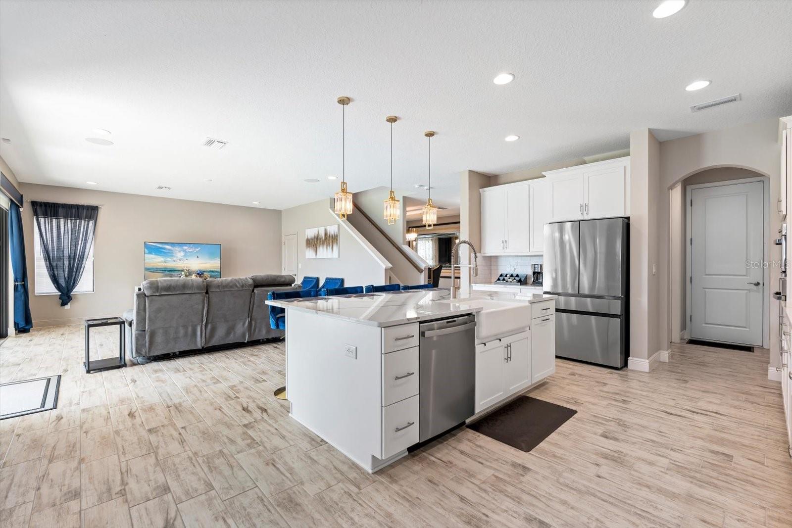 Open Concept Kitchen Island/Grand Room