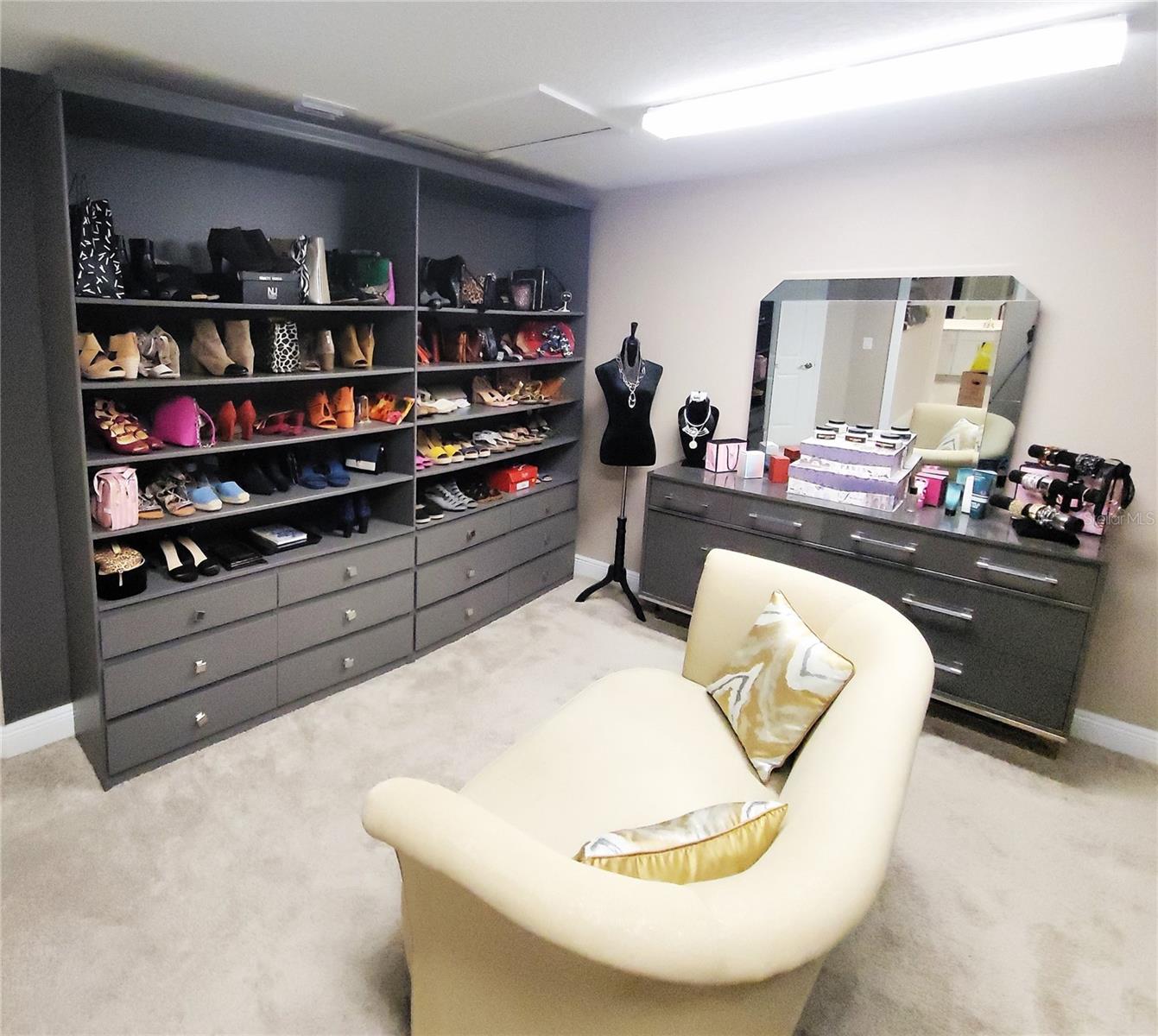 Master Suite Oversized Closet