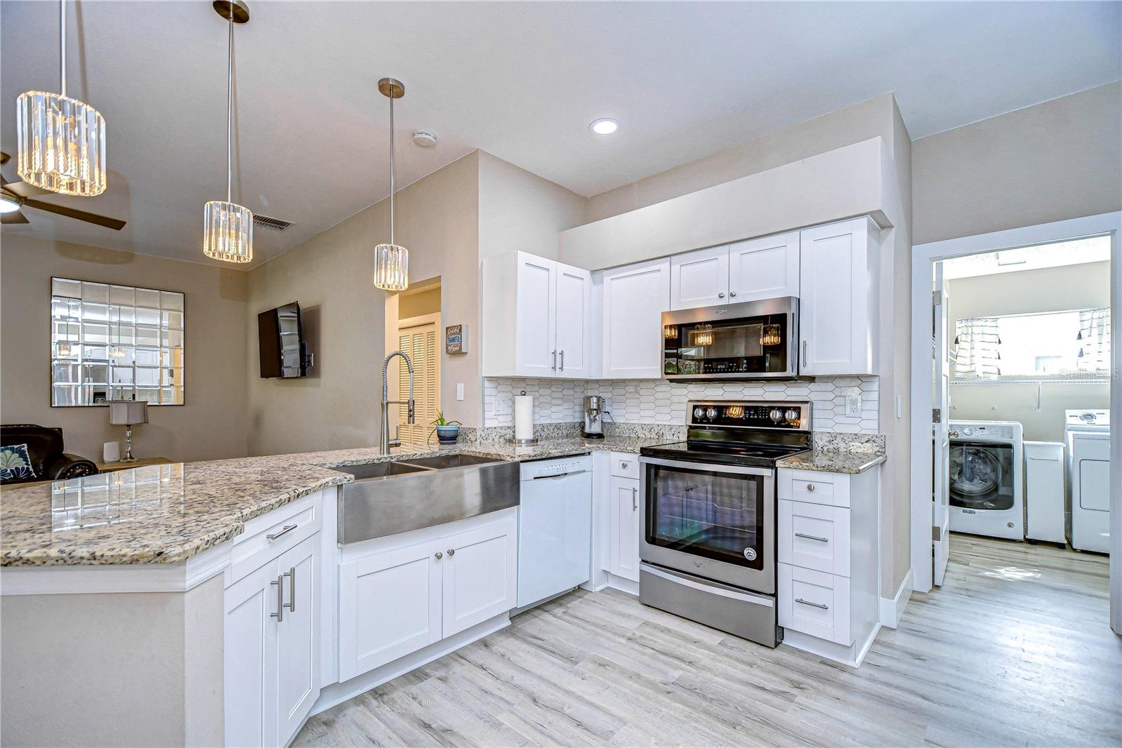 This spacious kitchen is made for you!