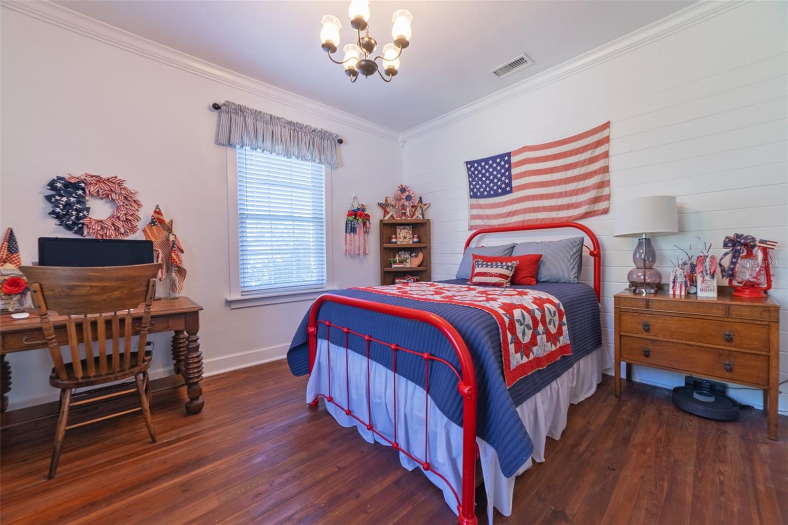 Guest Bedroom 2 Upstairs