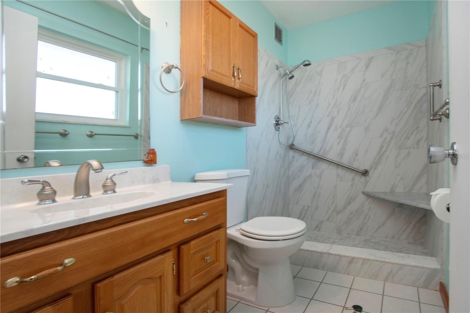 Primary Bathroom w/ Updated tile Shower