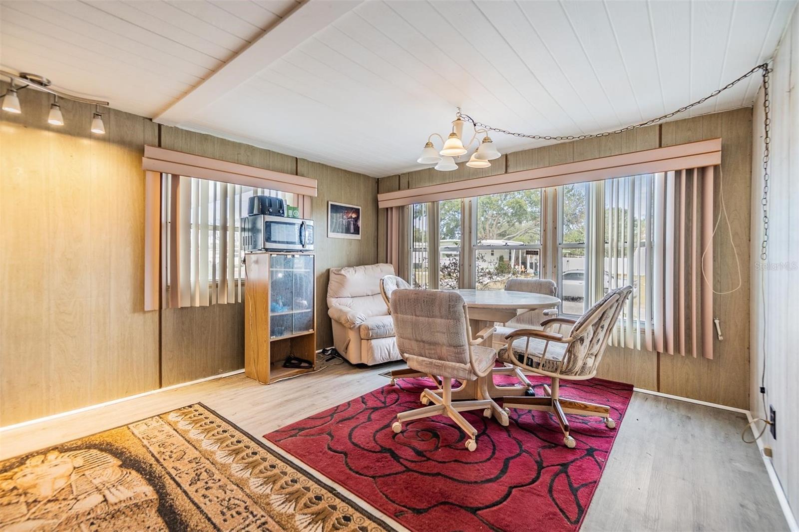 kitchen / dining room combo