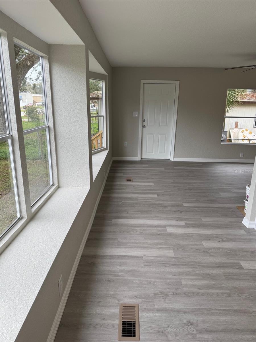 Entrance to living room and kitchen