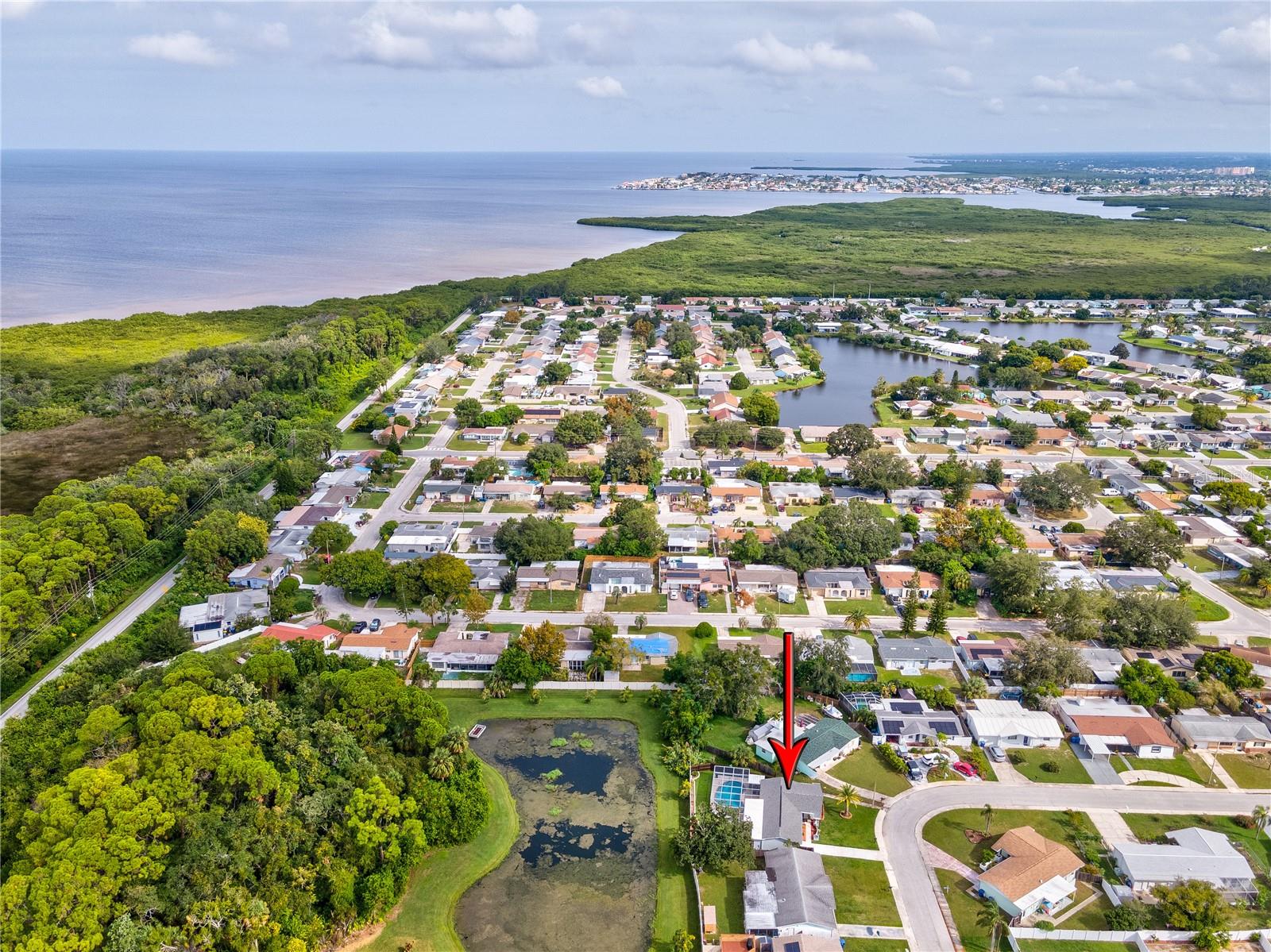 This property is close to beaches and waterfront parks. It's a great location for outdoor activities.