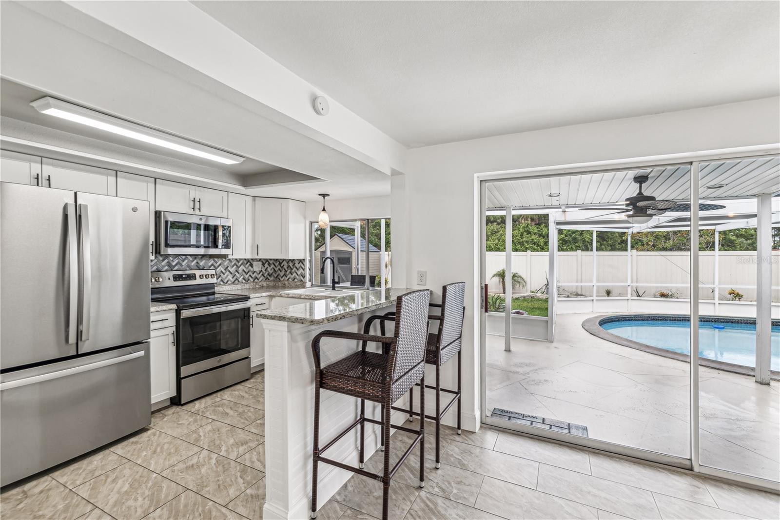 Breakfast Bar with Pool view