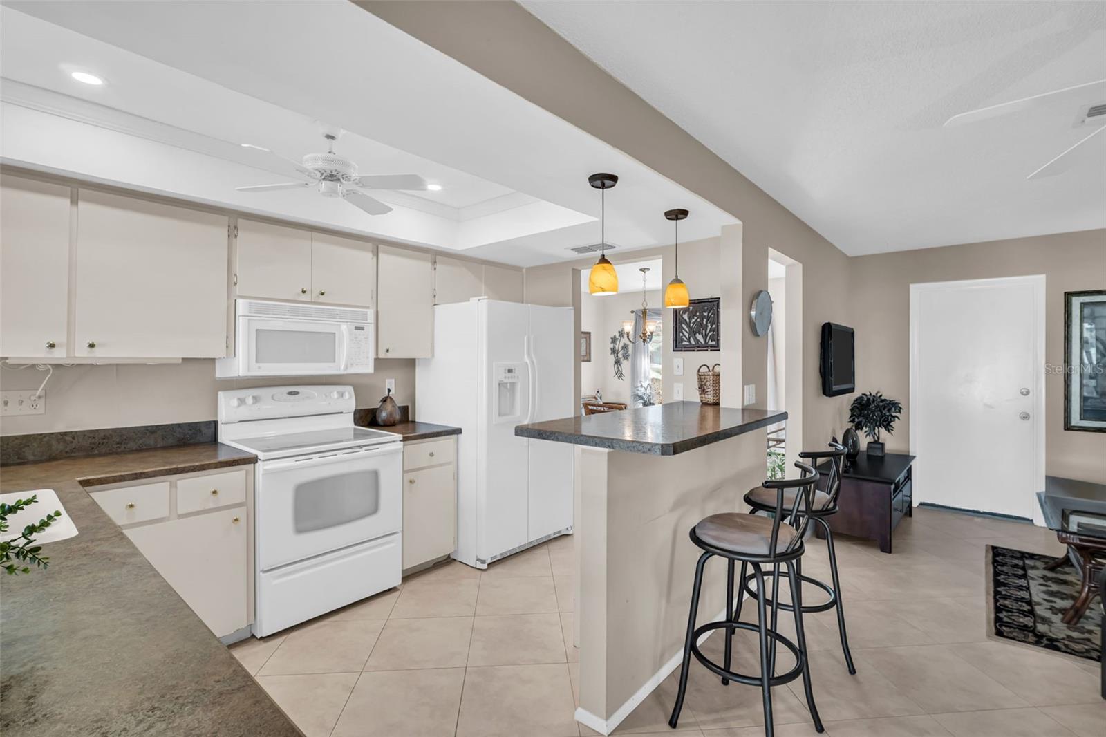 Kitchen with breakfast/serving bar~