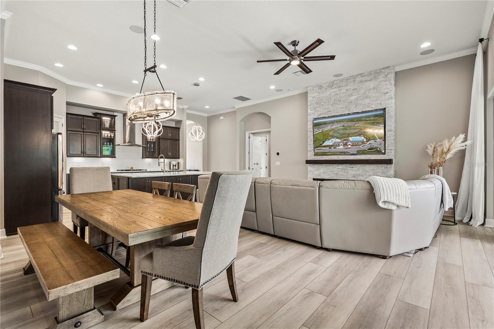 Eat in Kitchen overlooking Living Room and Lanai