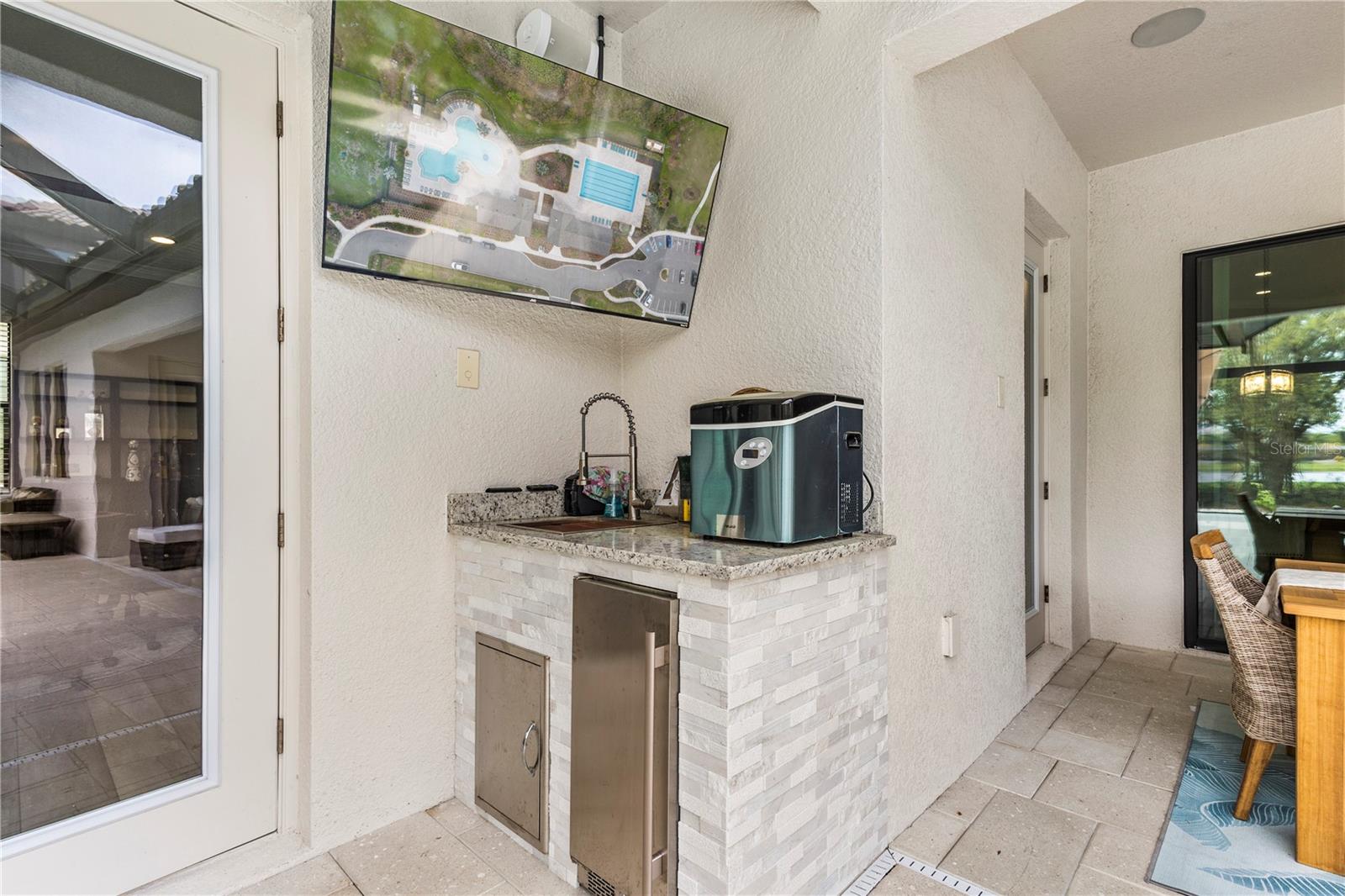 Wet bar & Beverage Fridge on Lanai