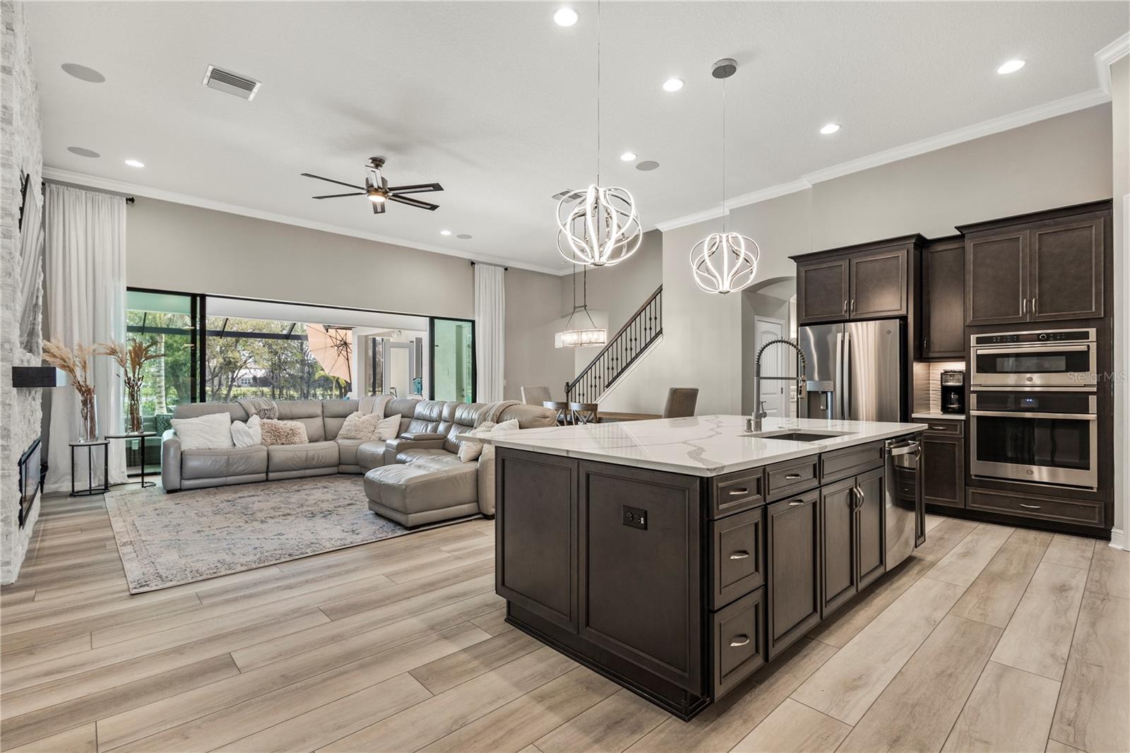 Kitchen and Living Room feature 12' Ceilings