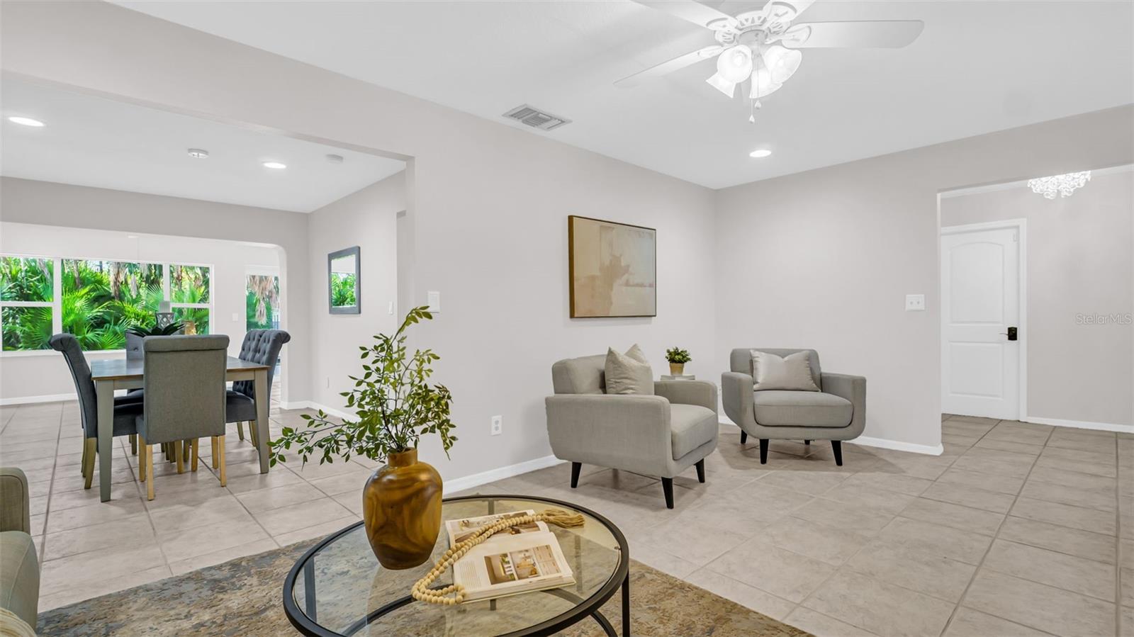 Spacious living room