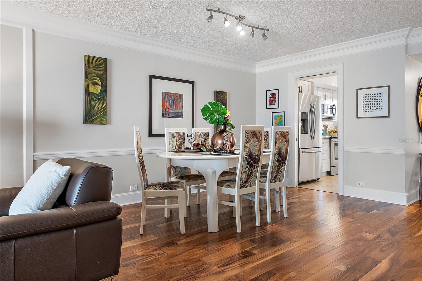 Dining Table w/ 6 Chairs