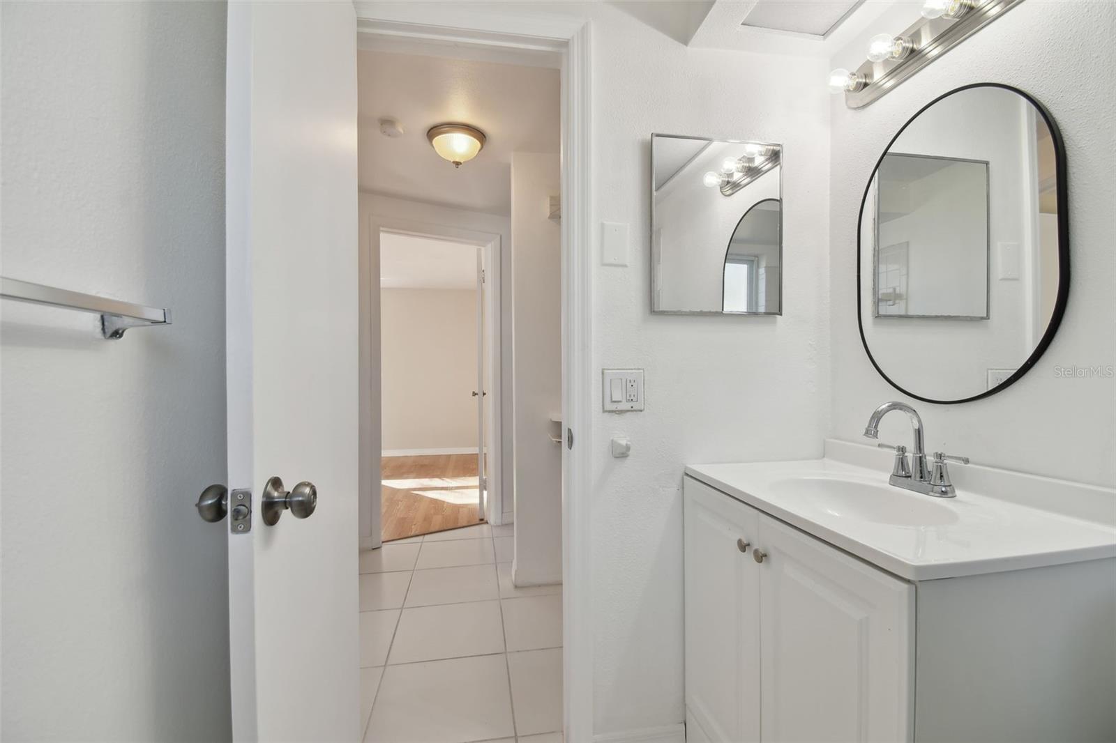 Full Bathroom in Hallway