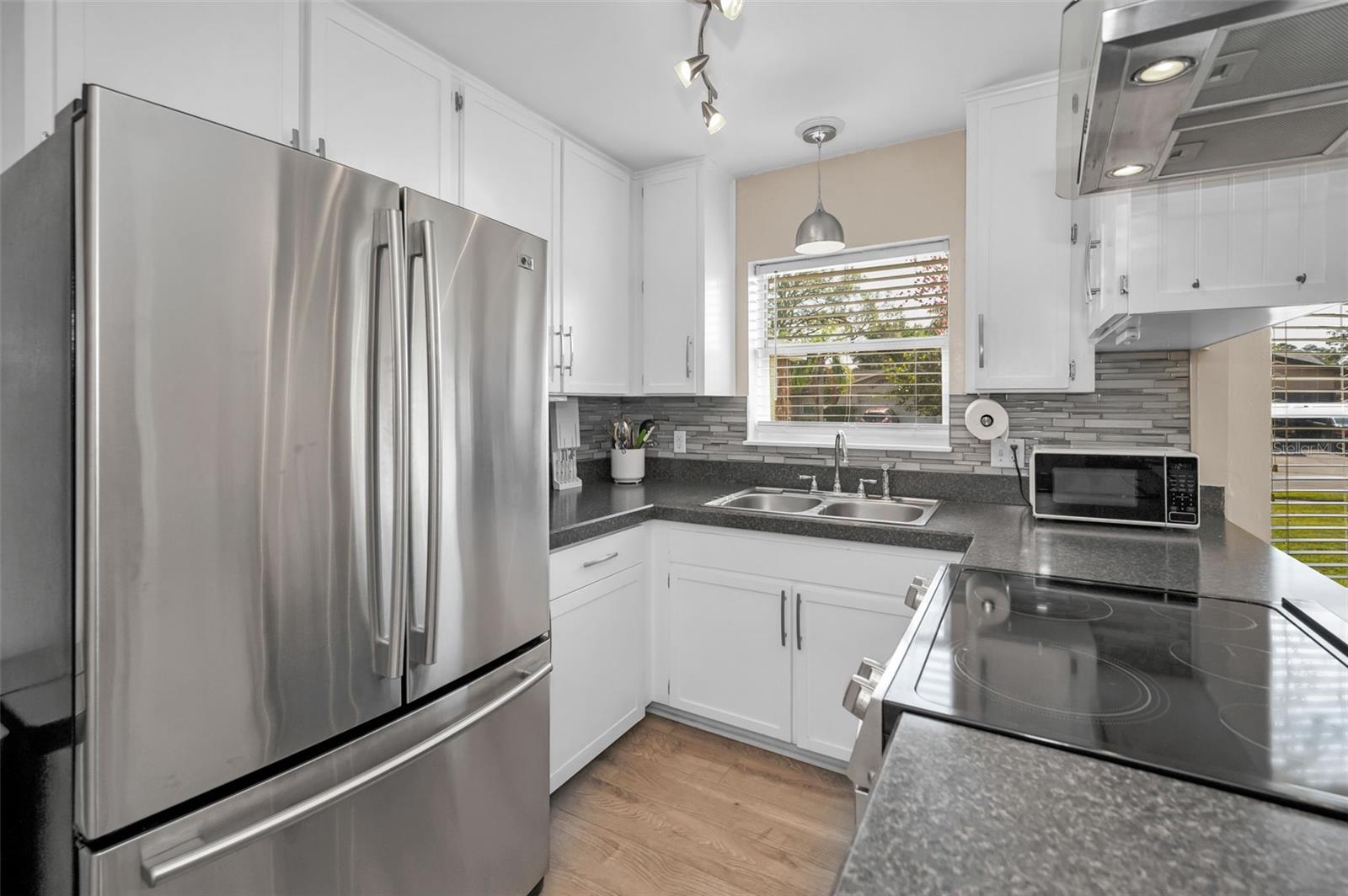 NEWER STAINLESS STEEL APPLIANCES