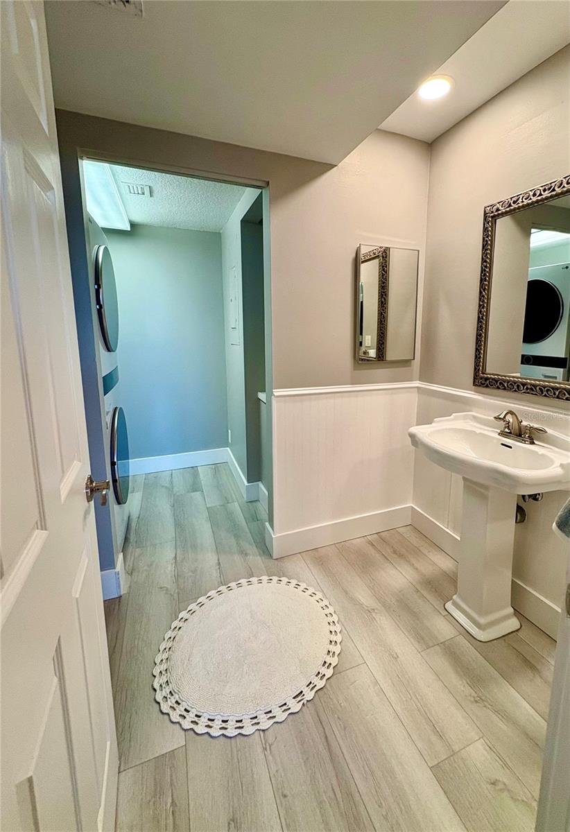 Powder Room / Laundry