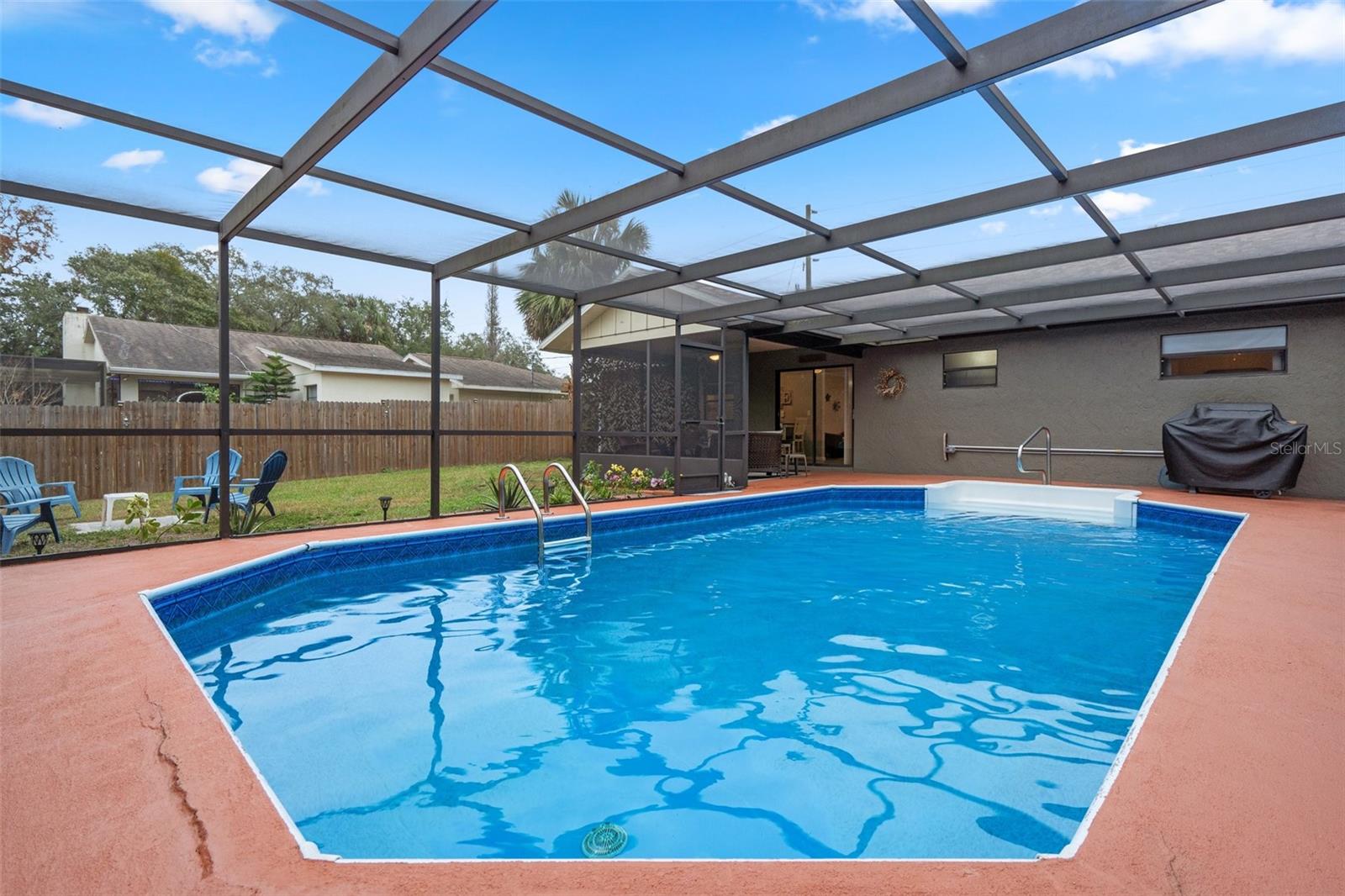 Sparkling Screened Pool