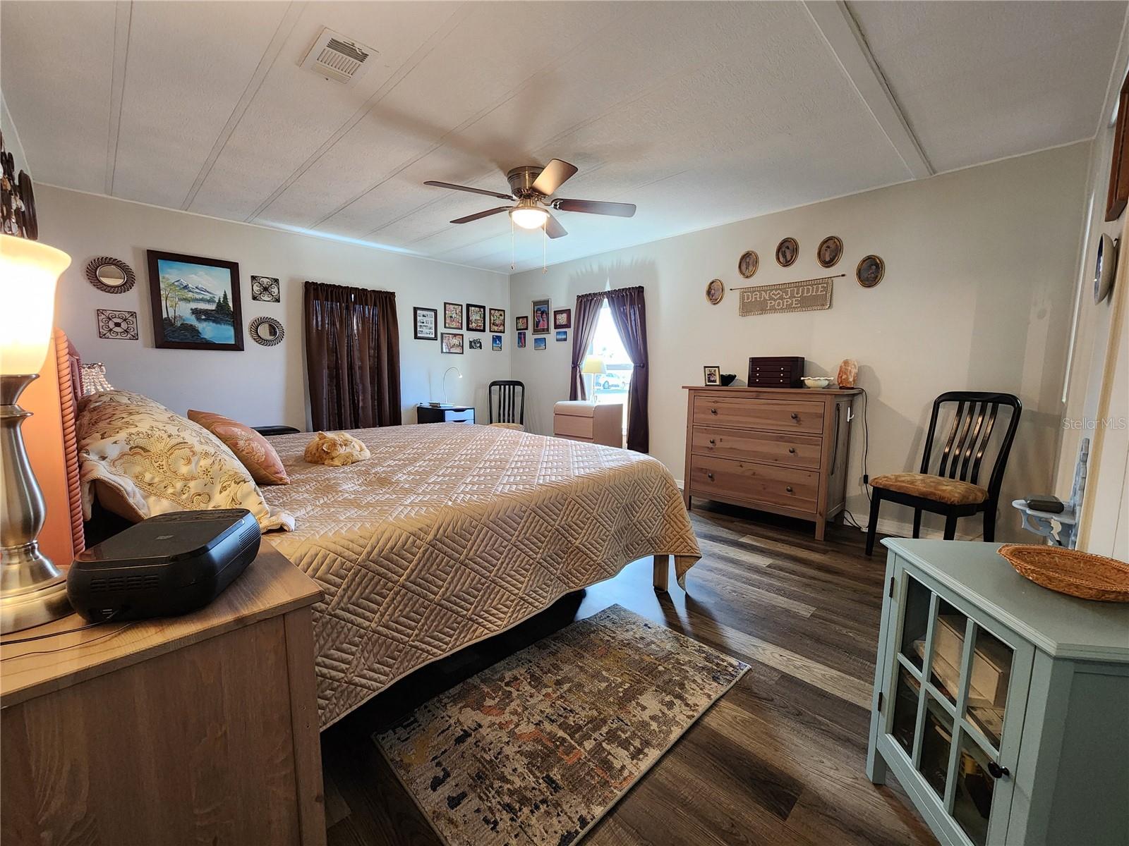 Primary bedroom with en-suite bathroom & walk-in closet.