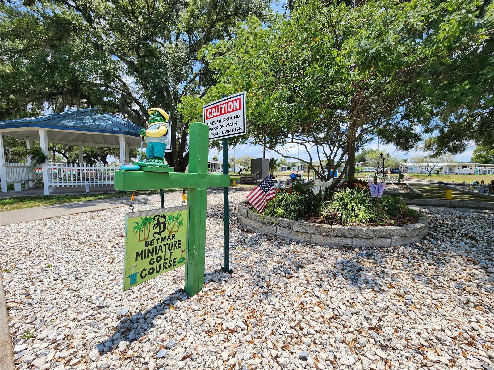 Mini golf & gazebo.