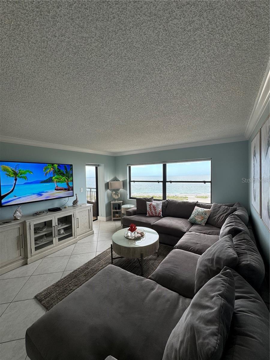 Full length windows overlooking the Gulf of Mexico.