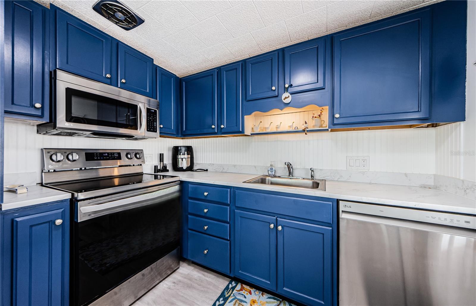 Beautifully upgraded Kitchen with LG appliances