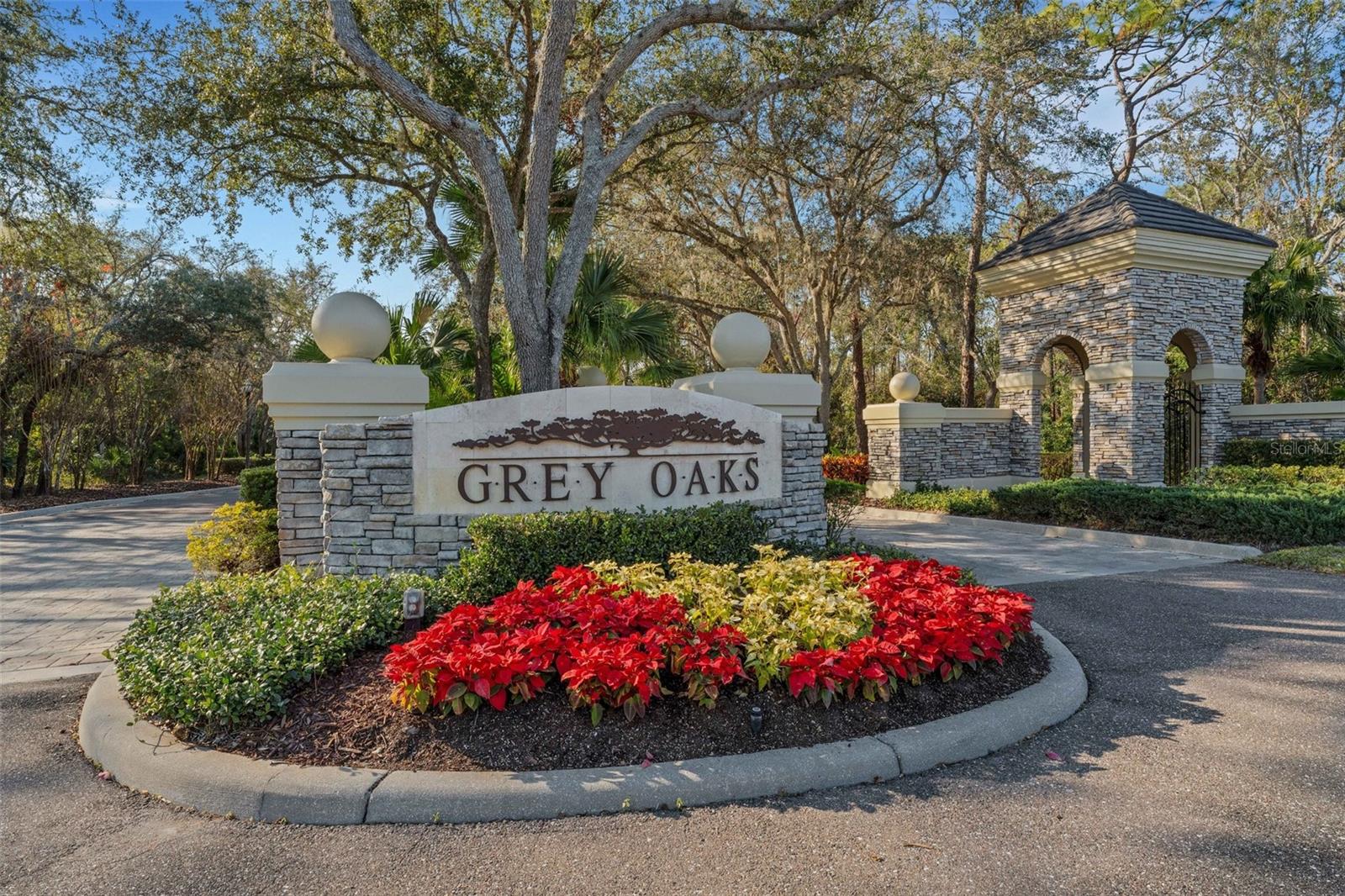 Grey Oaks entrance