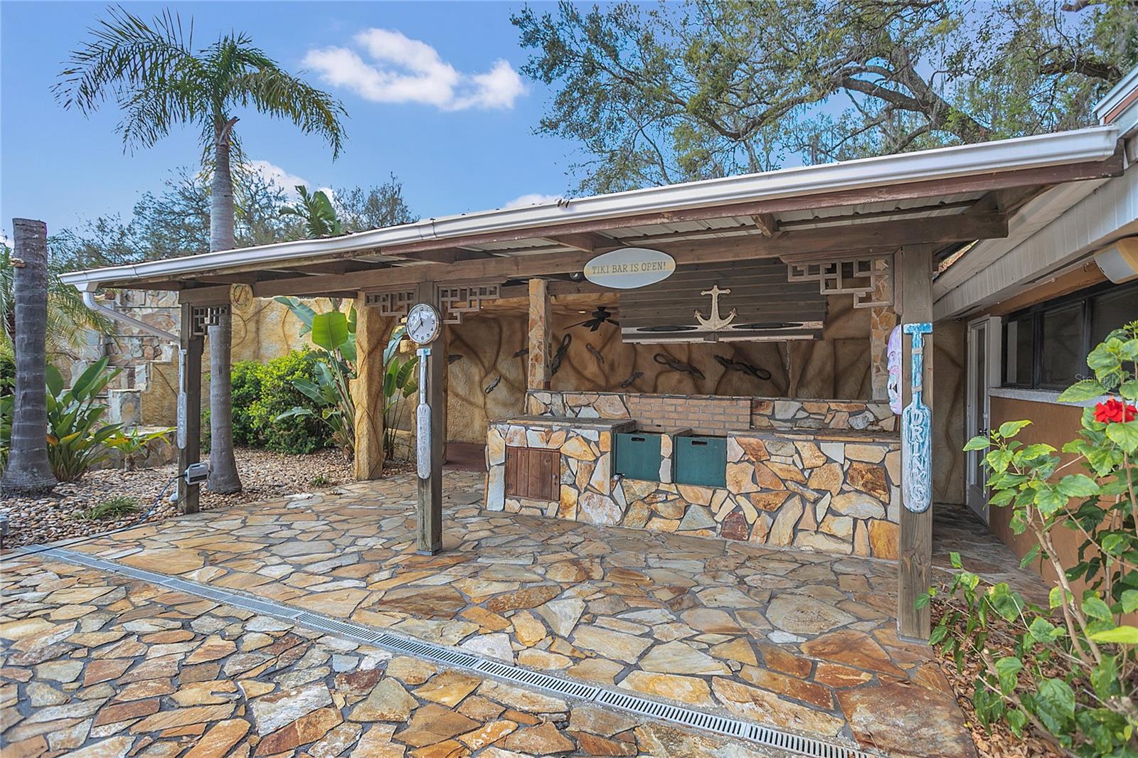 Built-in grilling area