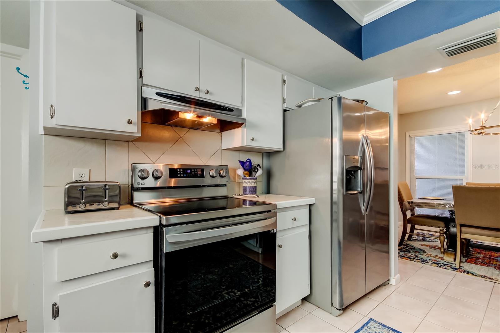 37. Kitchen (13' x 14.10') Features Tiled Backsplash & Countertops!