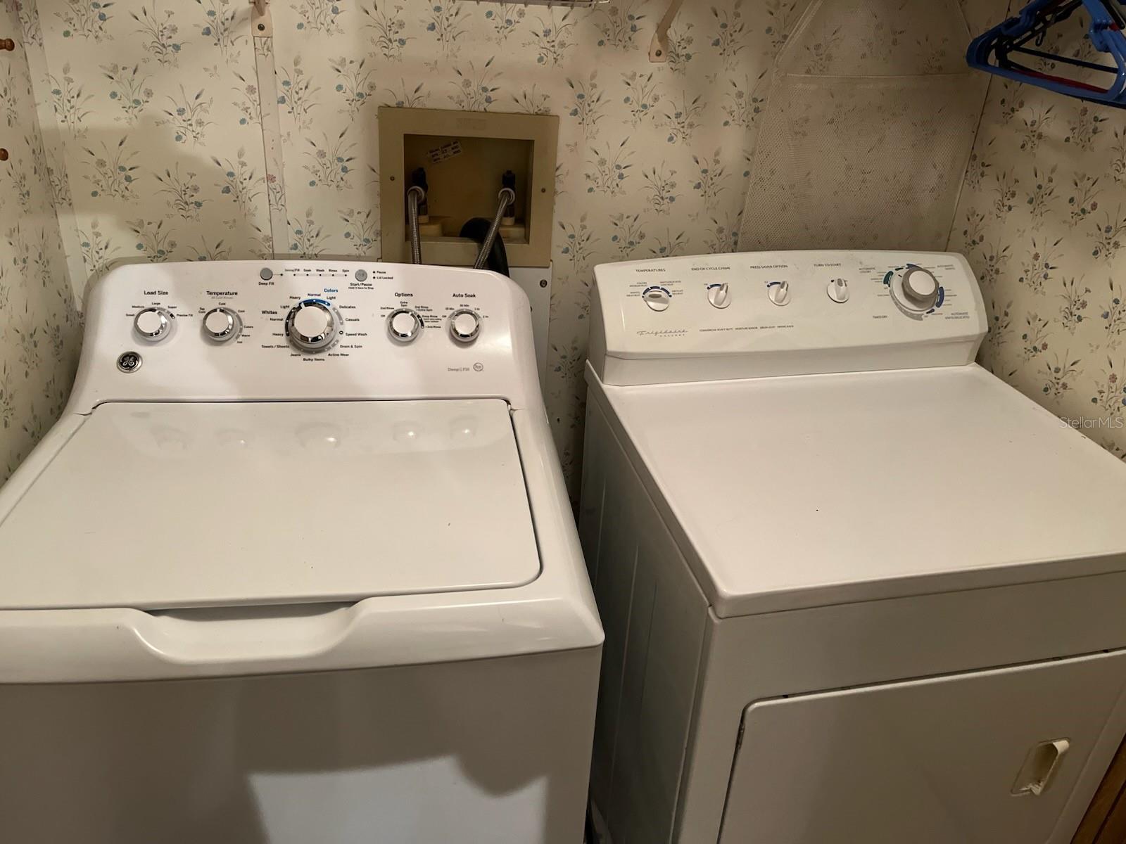 washer and dryer included