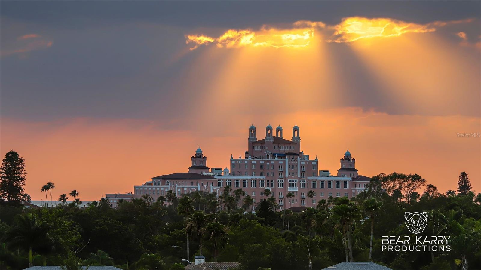 10 min to the iconic Don Cesar and St Pete Beach