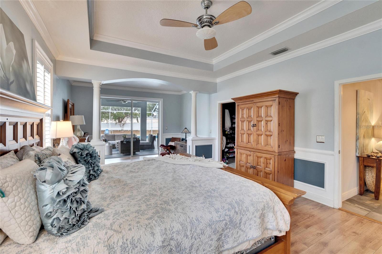 PRIMARY QUARTERS WITH TRAY CEILING AND VIEW TO LANAI