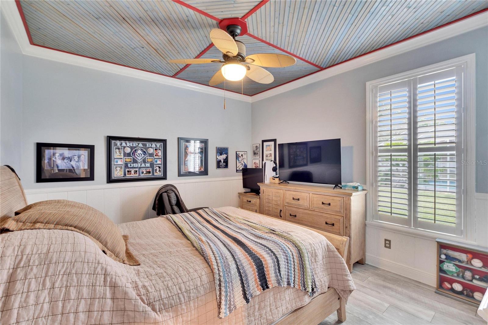 LOCATED OFF THE FAMILY ROOM IS THE 2ND BEDROOM WITH CUSTOM CEILING