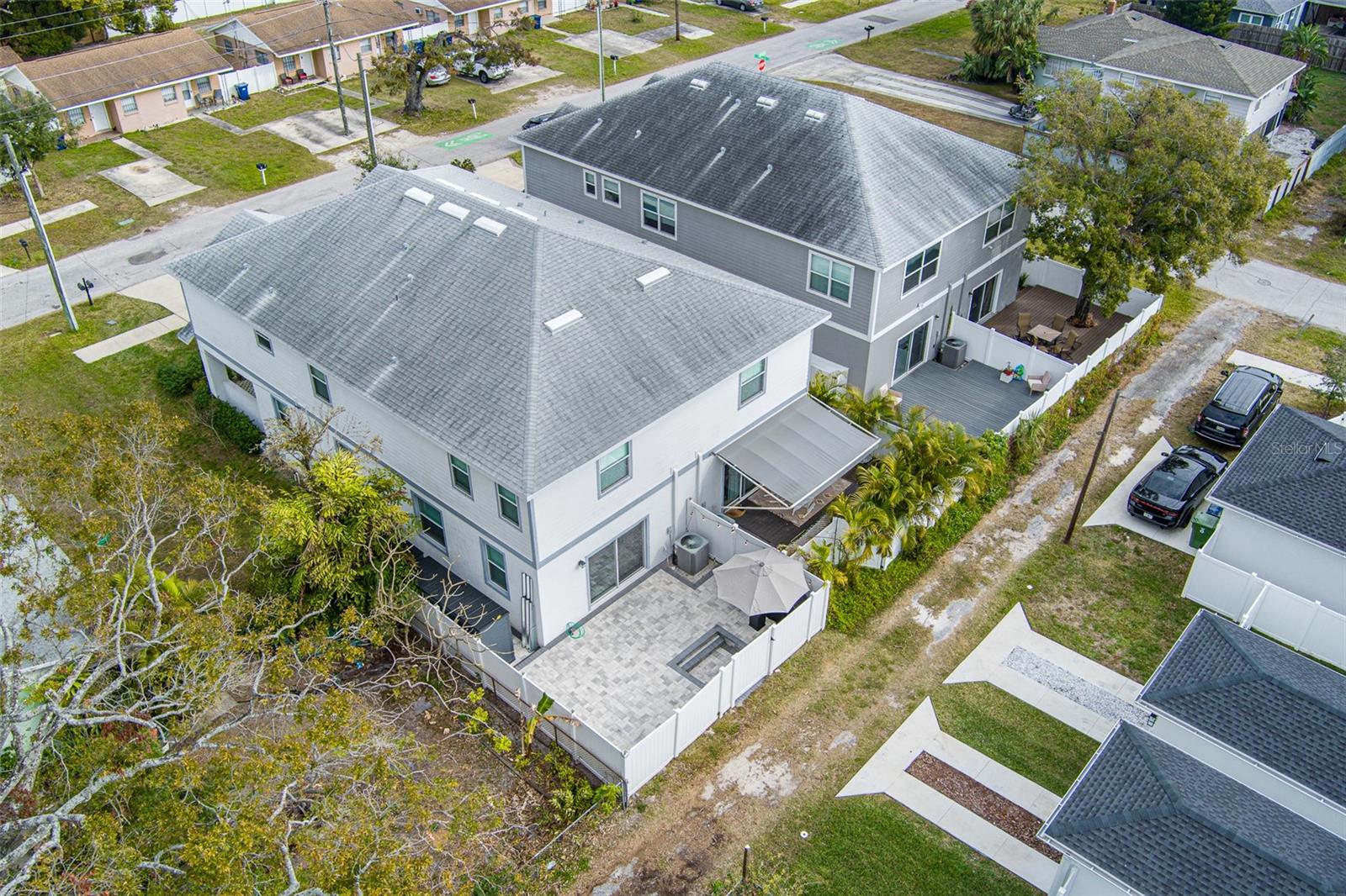 Overhead view of  2704 W Gray St #B rear and side of property