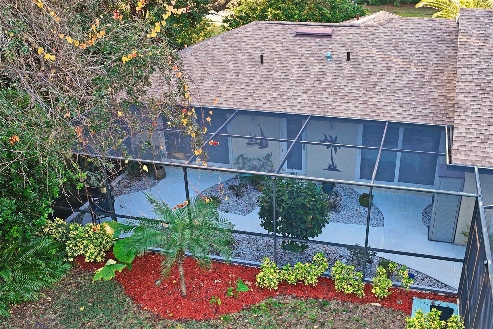 Seating Area/Screened Patio