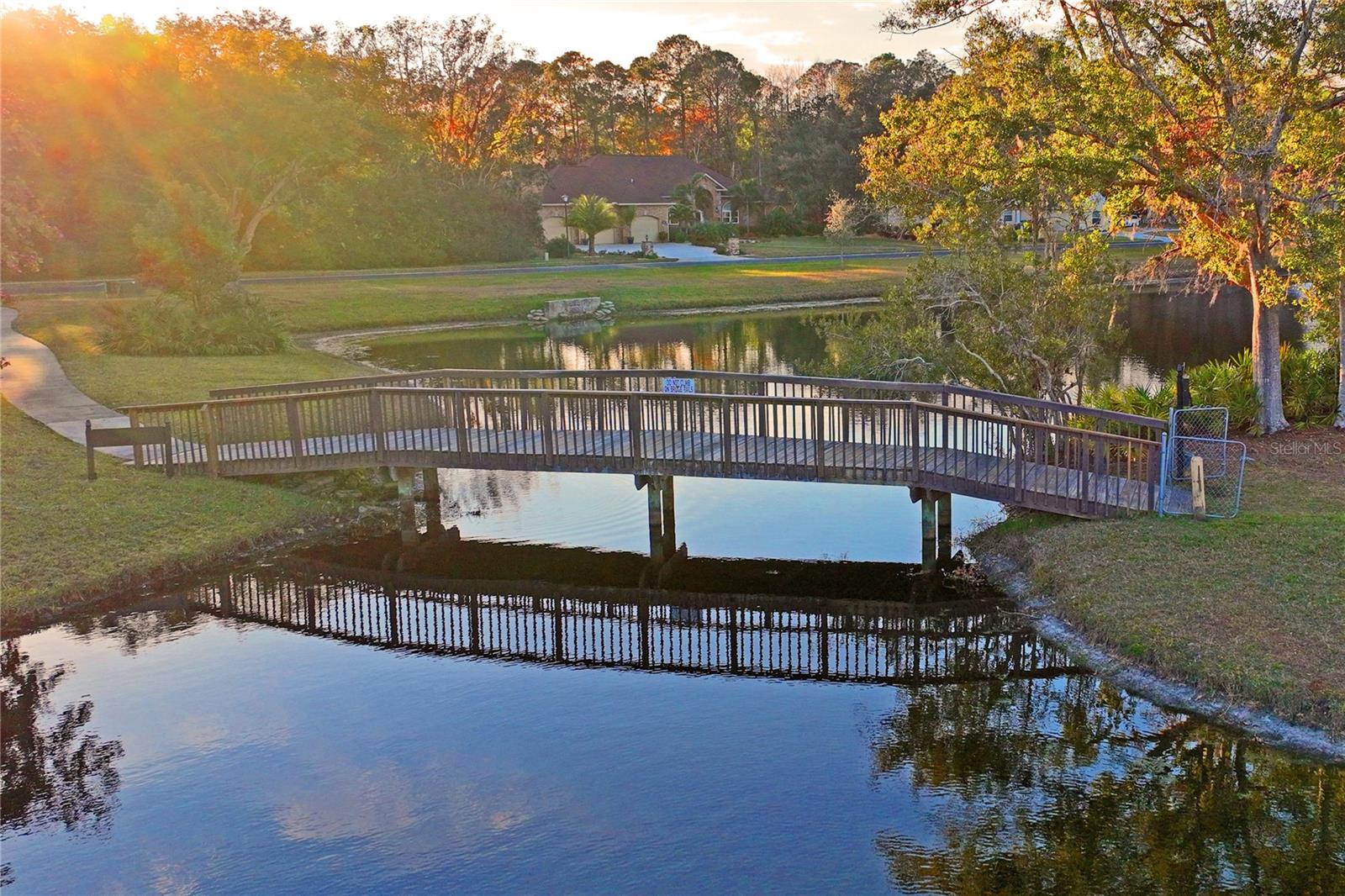 Community Park w/bridge