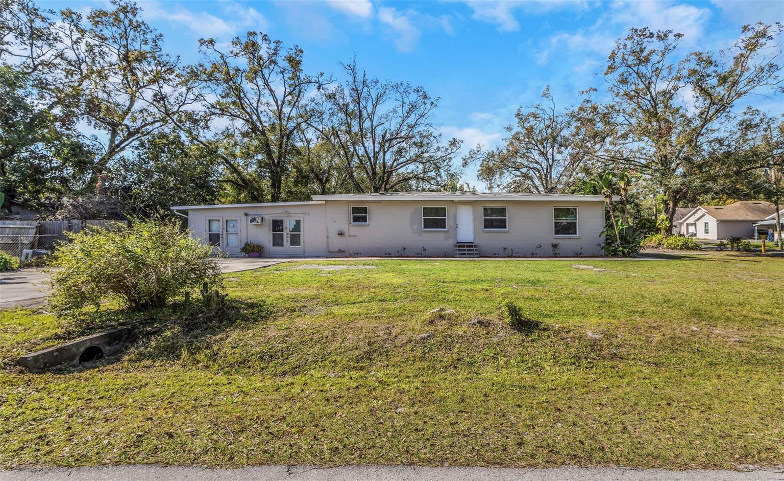 Oversized yard/Corner lot