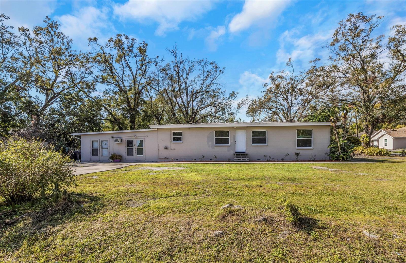 Oversized yard/Corner lot