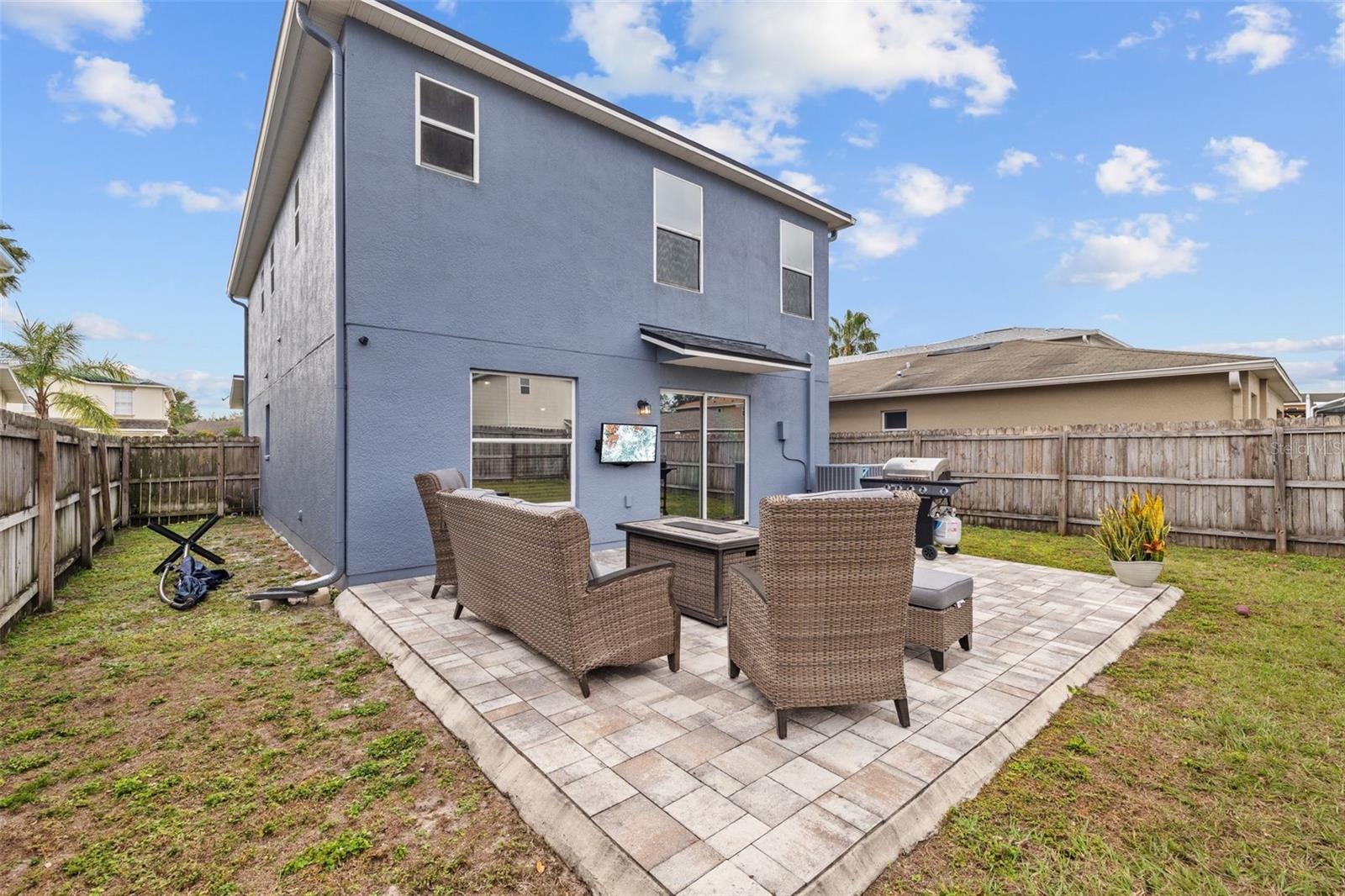 Fenced backyard, brand new pavers