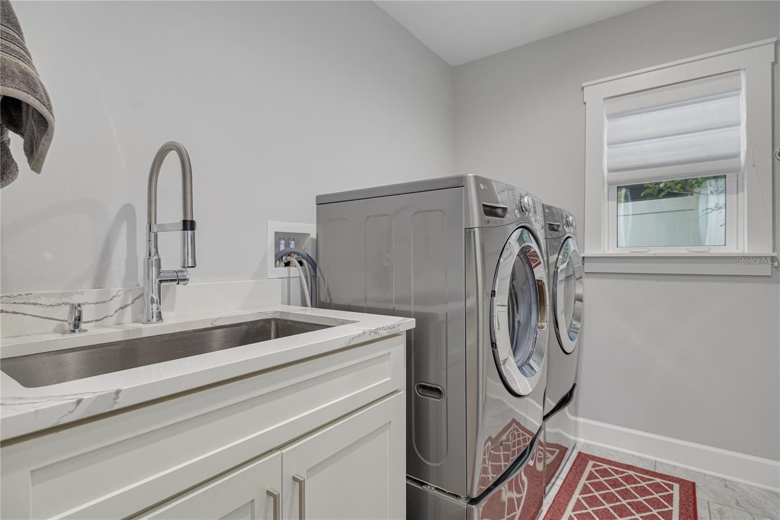 Laundry room/utility sink