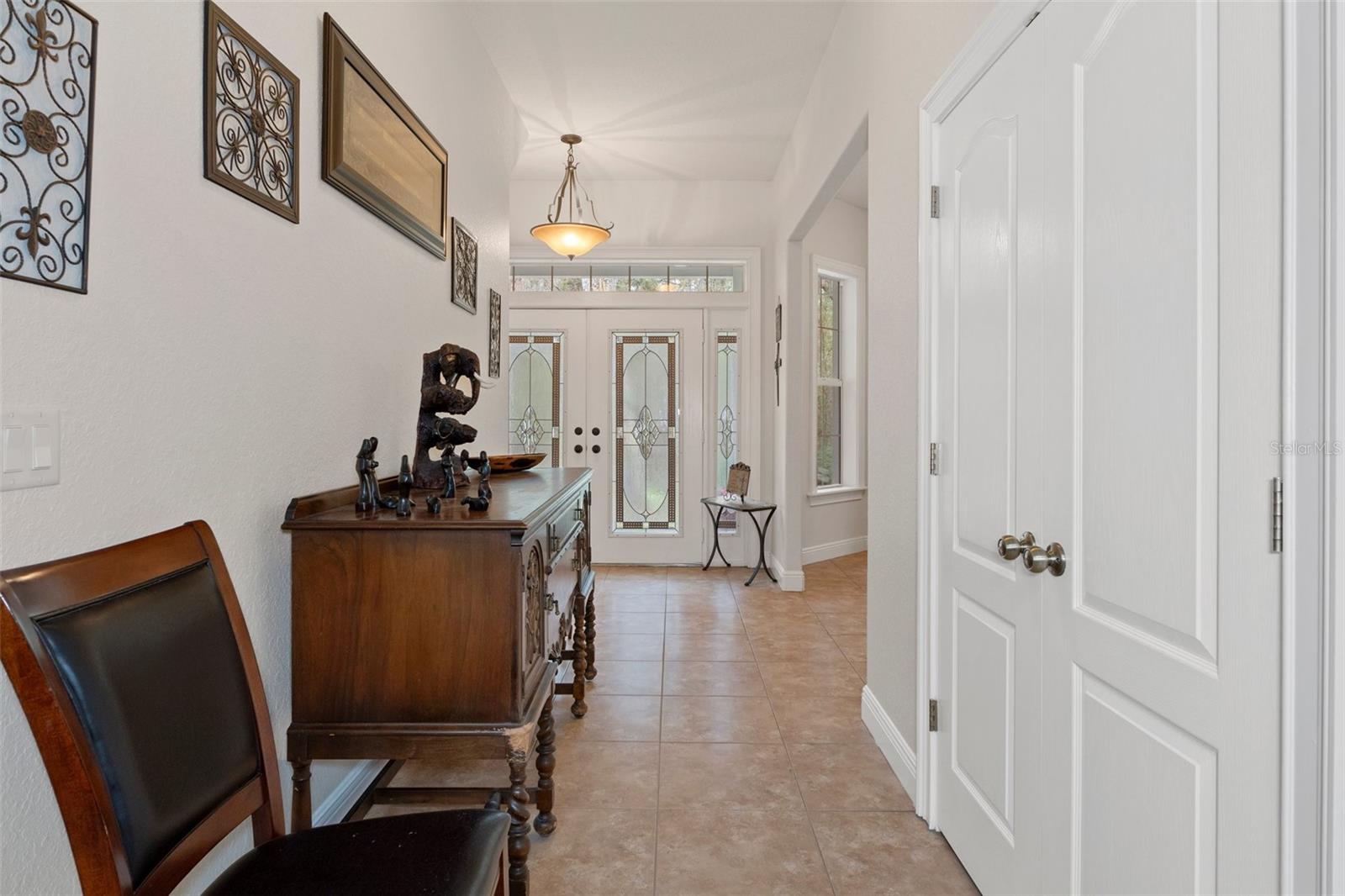 Foyer from living room to entry doors