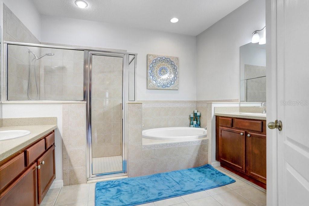 Primary bath with dual sinks, shower, and tub