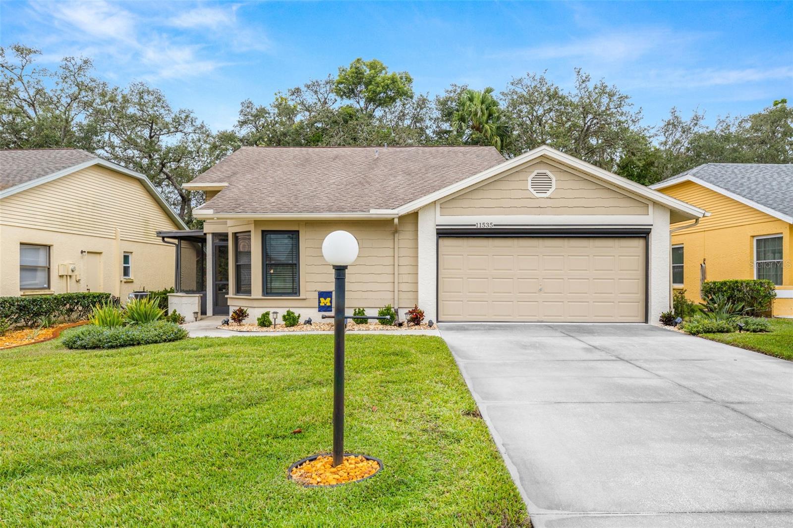 Welcome home to this meticulously maintained 2 bed / 2 bath home in the Active 55+ community of Arborwood at Summertree